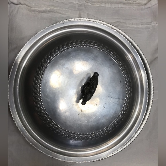 Vintage Buenilum covered bowl.  Excellent condition. - Picture 2 of 6